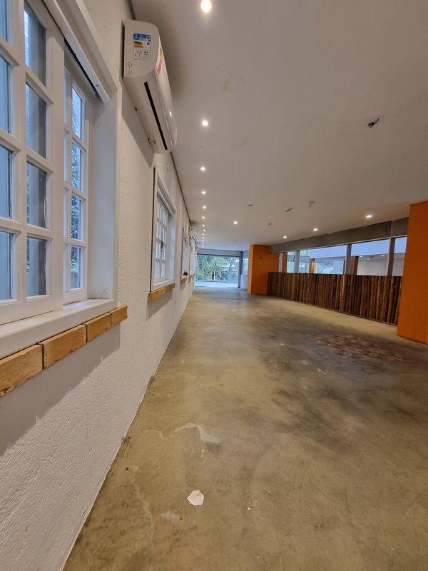 ALUGA-SE EXCELENTE SALÃO COMERCIAL – 200M2 – LOCALIZAÇÃO NOBRE Rua Professor Artur Ramos São Paulo - 
