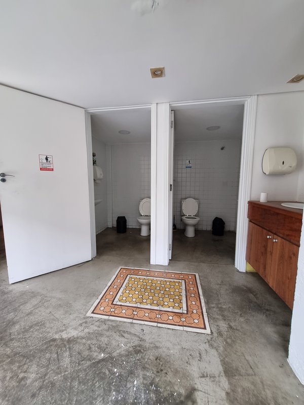 ALUGA-SE EXCELENTE SALÃO COMERCIAL – 200M2 – LOCALIZAÇÃO NOBRE Rua Professor Artur Ramos São Paulo - 