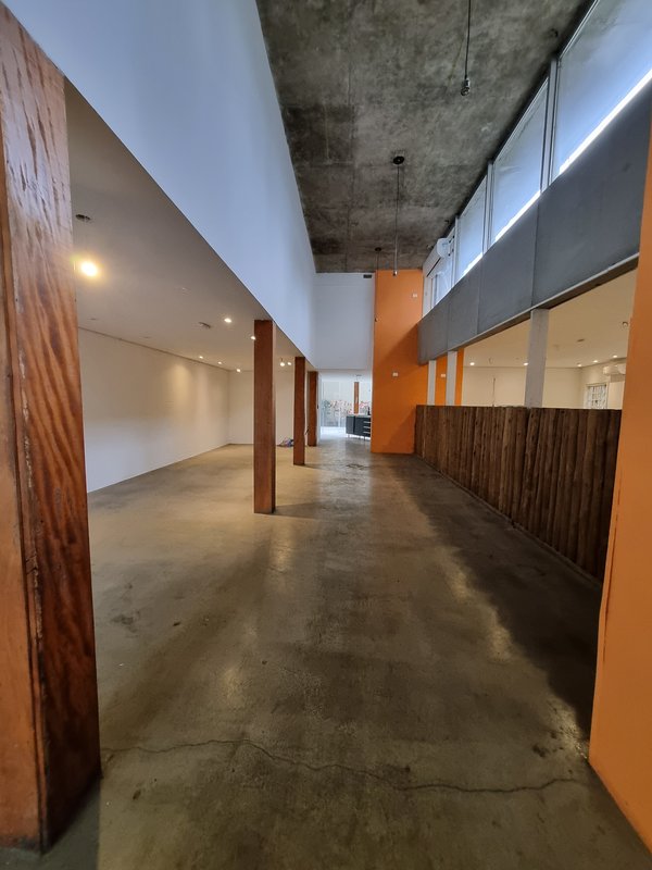 ALUGA-SE EXCELENTE SALÃO COMERCIAL – 200M2 – LOCALIZAÇÃO NOBRE Rua Professor Artur Ramos São Paulo - 