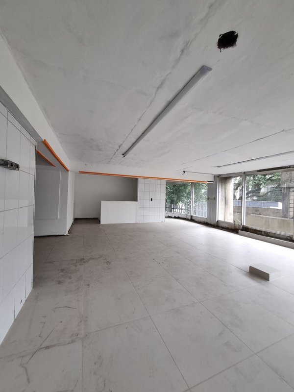 ALUGA-SE EXCELENTE SALÃO COMERCIAL – 200M2 – LOCALIZAÇÃO NOBRE Rua Professor Artur Ramos São Paulo - 
