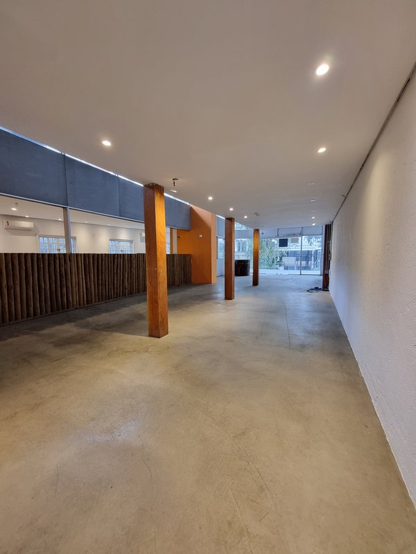 ALUGA-SE EXCELENTE SALÃO COMERCIAL – 200M2 – LOCALIZAÇÃO NOBRE Rua Professor Artur Ramos São Paulo - 