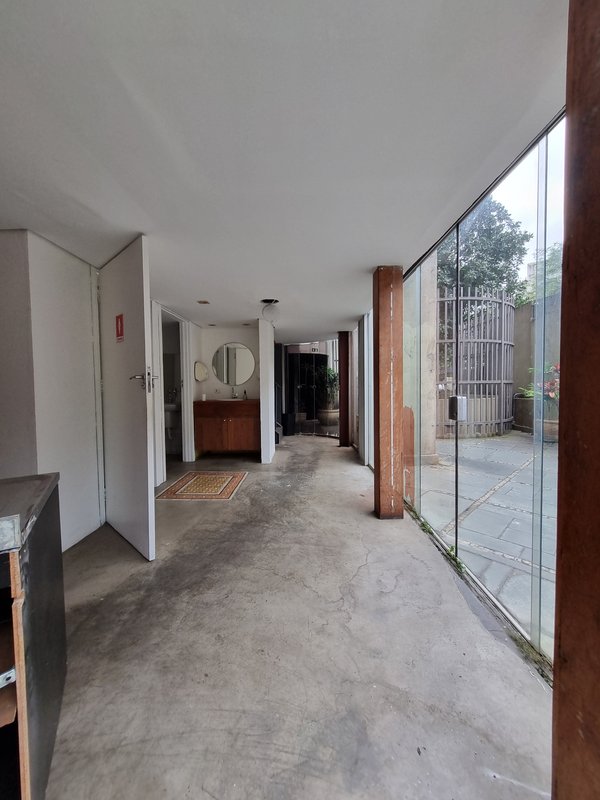 ALUGA-SE EXCELENTE SALÃO COMERCIAL – 200M2 – LOCALIZAÇÃO NOBRE Rua Professor Artur Ramos São Paulo - 