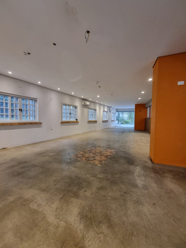 ALUGA-SE EXCELENTE SALÃO COMERCIAL – 200M2 – LOCALIZAÇÃO NOBRE Rua Professor Artur Ramos São Paulo - 