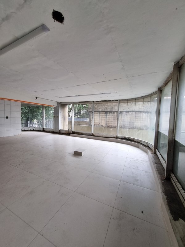 ALUGA-SE EXCELENTE SALÃO COMERCIAL – 200M2 – LOCALIZAÇÃO NOBRE Rua Professor Artur Ramos São Paulo - 