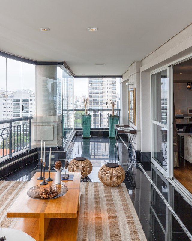 Apartamento 300m² no Planalto Paulista 4 suítes 5 vagas Alameda dos Tupiniquins São Paulo - 