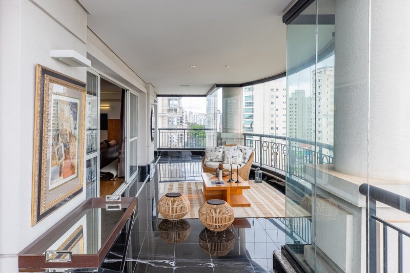 Apartamento 300m² no Planalto Paulista 4 suítes 5 vagas Alameda dos Tupiniquins São Paulo - 