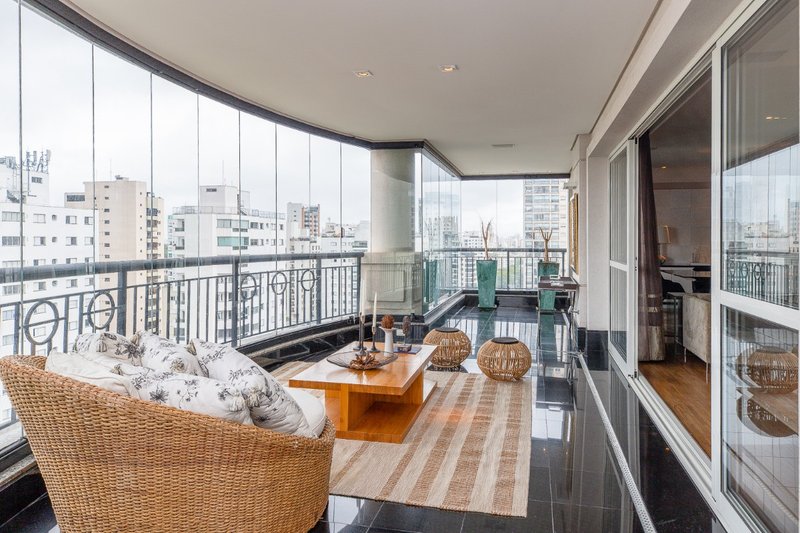 Apartamento 300m² no Planalto Paulista 4 suítes 5 vagas Alameda dos Tupiniquins São Paulo - 