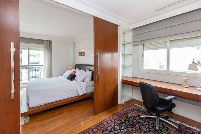 Apartamento 300m² no Planalto Paulista 4 suítes 5 vagas Alameda dos Tupiniquins São Paulo - 
