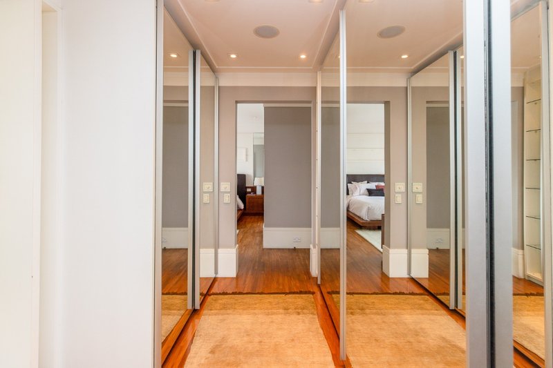 Apartamento 300m² no Planalto Paulista 4 suítes 5 vagas Alameda dos Tupiniquins São Paulo - 