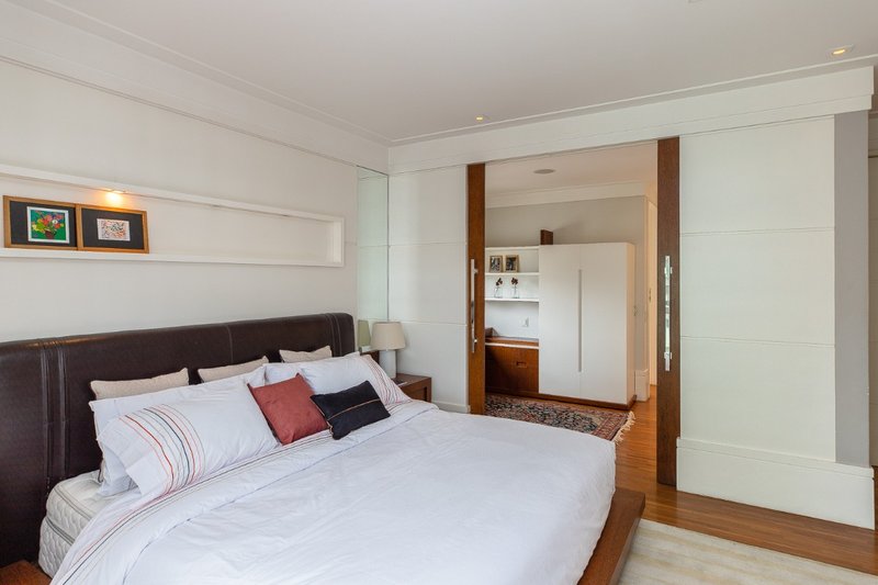 Apartamento 300m² no Planalto Paulista 4 suítes 5 vagas Alameda dos Tupiniquins São Paulo - 