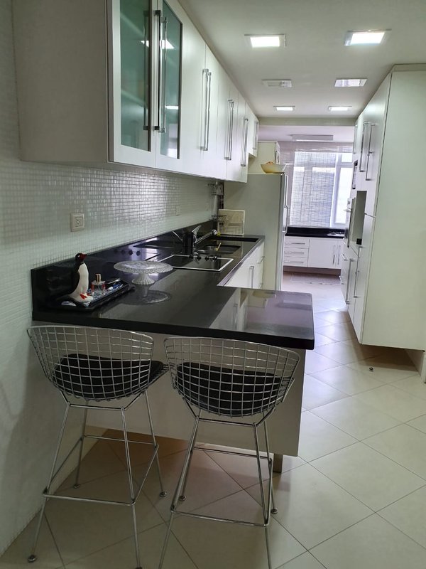 ALUGA-SE COBERTURA – 126M2 – 2 QUARTOS – 1 VAGA – LOCALIZAÇÃO LUXUOSA Rua Professor Artur Ramos São Paulo - 