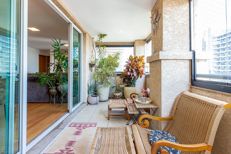 Apartamento 125m² no Brooklin 3 dorm 1 suíte 3 vagas Rua Princesa Isabel São Paulo - 