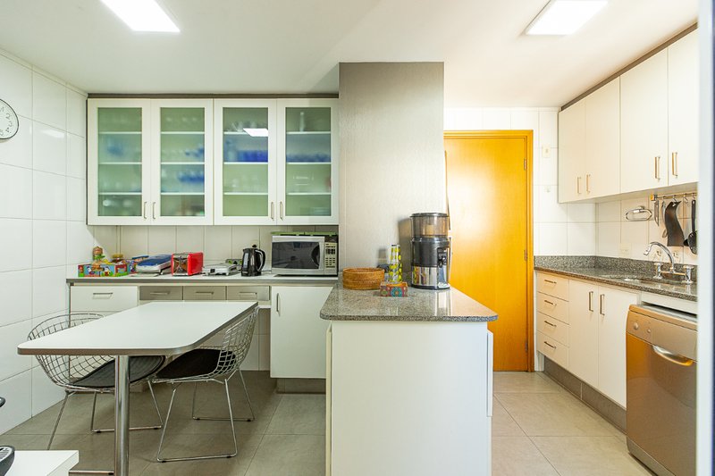 Apartamento 125m² no Brooklin 3 dorm 1 suíte 3 vagas Rua Princesa Isabel São Paulo - 