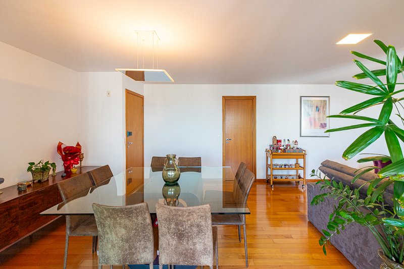 Apartamento 125m² no Brooklin 3 dorm 1 suíte 3 vagas Rua Princesa Isabel São Paulo - 