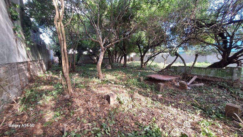 Terreno com 900m2 próximo á Av Tramandaí Rua Leme Porto Alegre - 