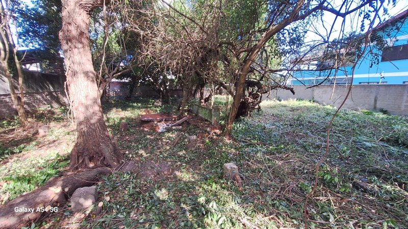 Terreno com 900m2 próximo á Av Tramandaí Rua Leme Porto Alegre - 