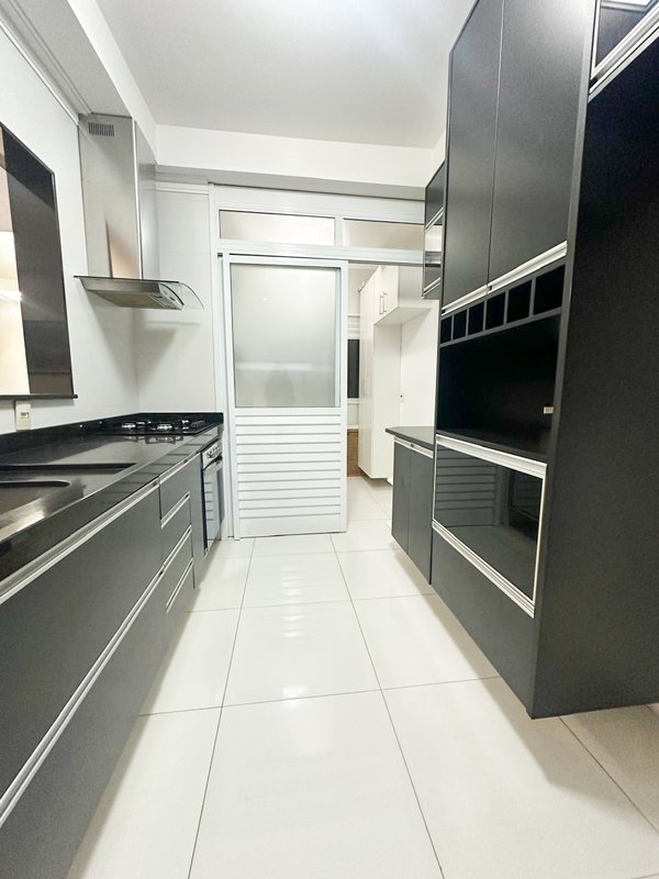 Apartamento com três dormitórios sendo uma suite, lazer completo , próximo centro Arujá Rua Diomar Fernandes Negretti Arujá - 