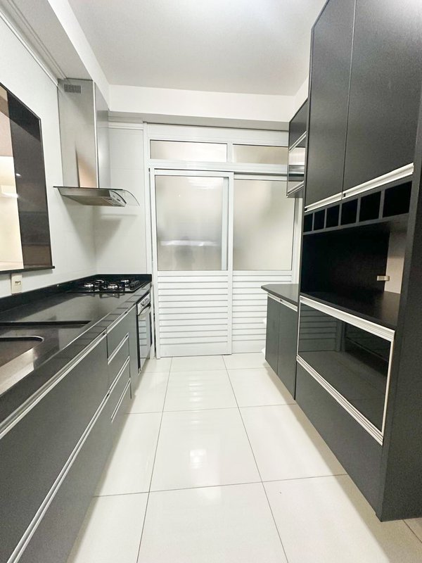 Apartamento com três dormitórios sendo uma suite, lazer completo , próximo centro Arujá Rua Diomar Fernandes Negretti Arujá - 