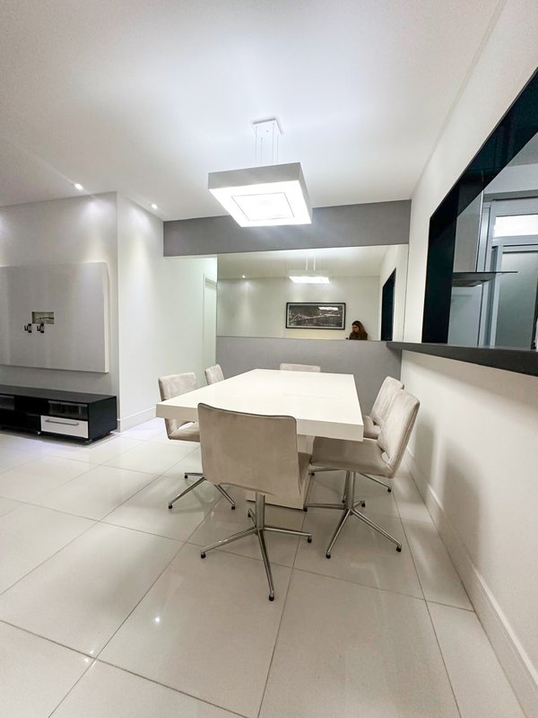 Apartamento com três dormitórios sendo uma suite, lazer completo , próximo centro Arujá Rua Diomar Fernandes Negretti Arujá - 