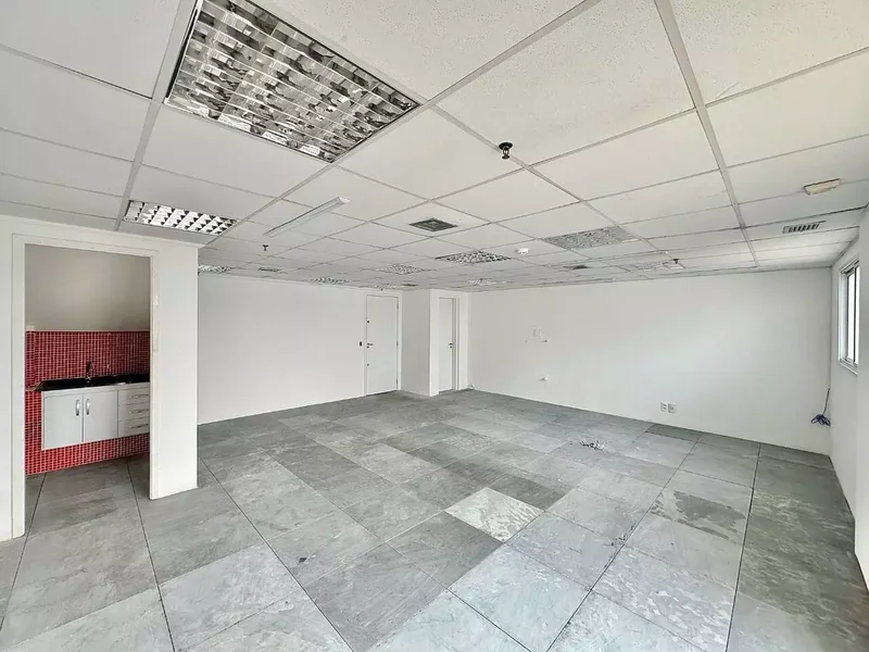 ALUGA-SE CONJUNTO COMERCIAL - 185m2 – 5 VAGAS – EXCELENTE CUSTO BENEFÍCIO Avenida das Nações Unidas São Paulo - 