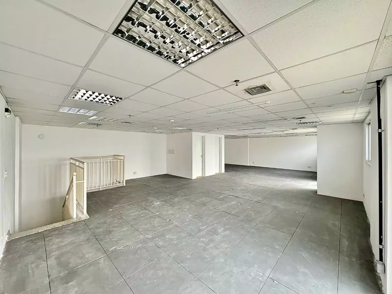 ALUGA-SE CONJUNTO COMERCIAL - 185m2 – 5 VAGAS – EXCELENTE CUSTO BENEFÍCIO Avenida das Nações Unidas São Paulo - 