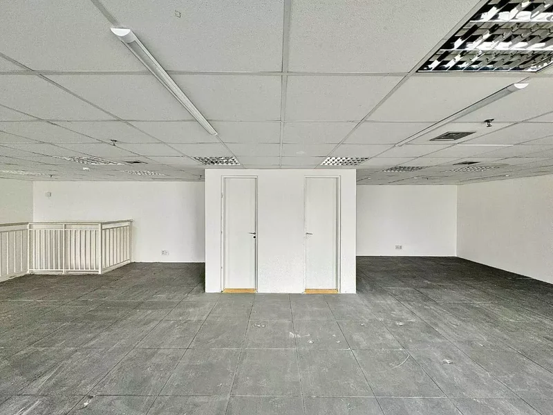 ALUGA-SE CONJUNTO COMERCIAL - 185m2 – 5 VAGAS – EXCELENTE CUSTO BENEFÍCIO Avenida das Nações Unidas São Paulo - 