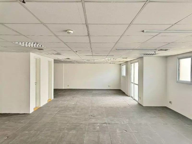 ALUGA-SE CONJUNTO COMERCIAL - 185m2 – 5 VAGAS – EXCELENTE CUSTO BENEFÍCIO Avenida das Nações Unidas São Paulo - 