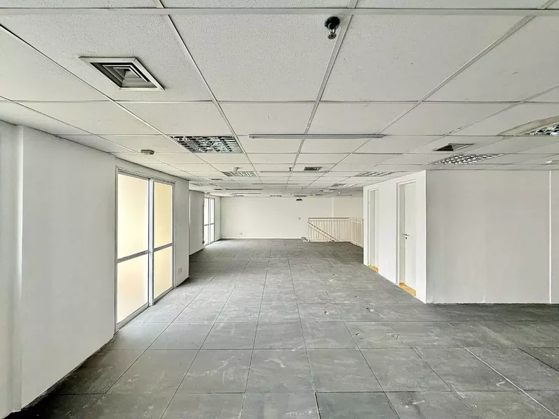 ALUGA-SE CONJUNTO COMERCIAL - 185m2 – 5 VAGAS – EXCELENTE CUSTO BENEFÍCIO Avenida das Nações Unidas São Paulo - 