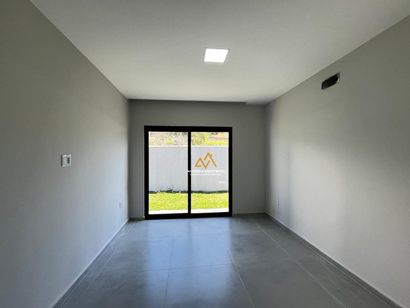 Casa no Condomínio Ubá em Ubatiba 4 quartos, sendo 2 suítes, 186m2, à venda por R$920.000 Rod. Ver.eador Oldemar Guedes Figueiredo Maricá - 
