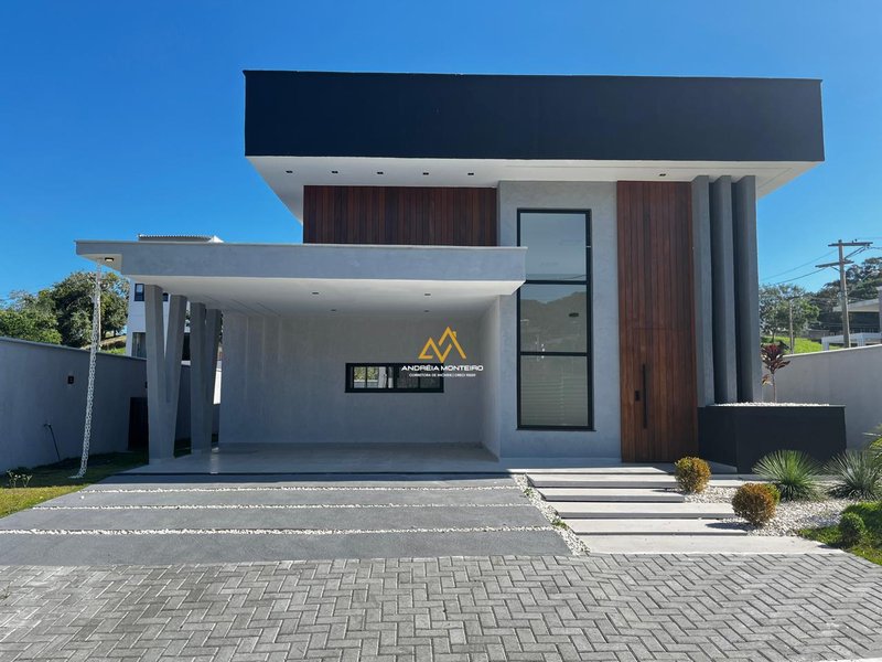 Casa no Condomínio Ubá em Ubatiba 4 quartos, sendo 2 suítes, 186m2, à venda por R$920.000 Rod. Ver.eador Oldemar Guedes Figueiredo Maricá - 