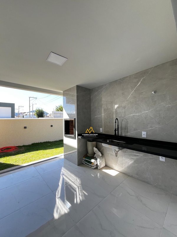Casa com 3 dormitórios a venda no Condomínio Dom Village -100m2- R$ 580.000,00 Rodovia. Vereador Oldemar Guedes Figueiredo Maricá - 