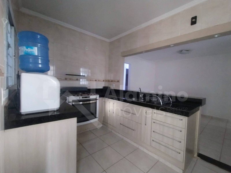 JARDIM REDENTOR - RESIDÊNCIA 03 DORM. SENDO 01 SUÍTE - PLANTA DIFERENCIADA - Bauru - 