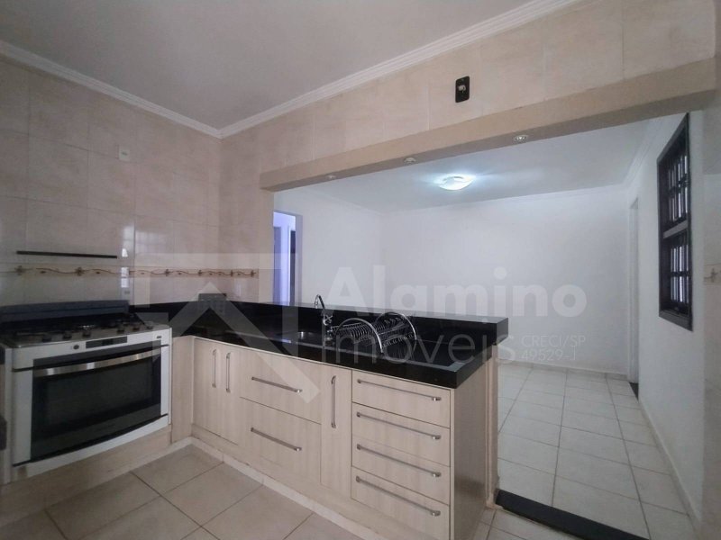 JARDIM REDENTOR - RESIDÊNCIA 03 DORM. SENDO 01 SUÍTE - PLANTA DIFERENCIADA - Bauru - 