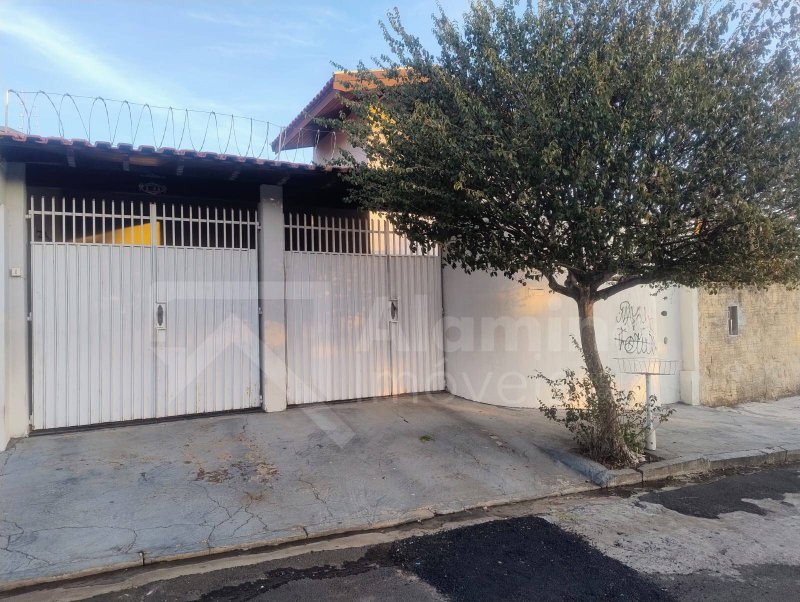 JARDIM REDENTOR - RESIDÊNCIA 03 DORM. SENDO 01 SUÍTE - PLANTA DIFERENCIADA - Bauru - 