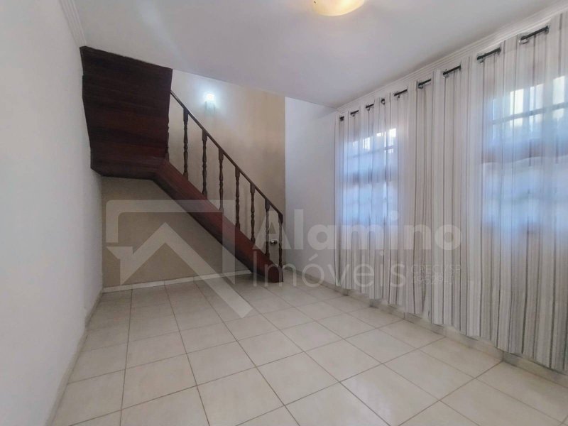 JARDIM REDENTOR - RESIDÊNCIA 03 DORM. SENDO 01 SUÍTE - PLANTA DIFERENCIADA - Bauru - 