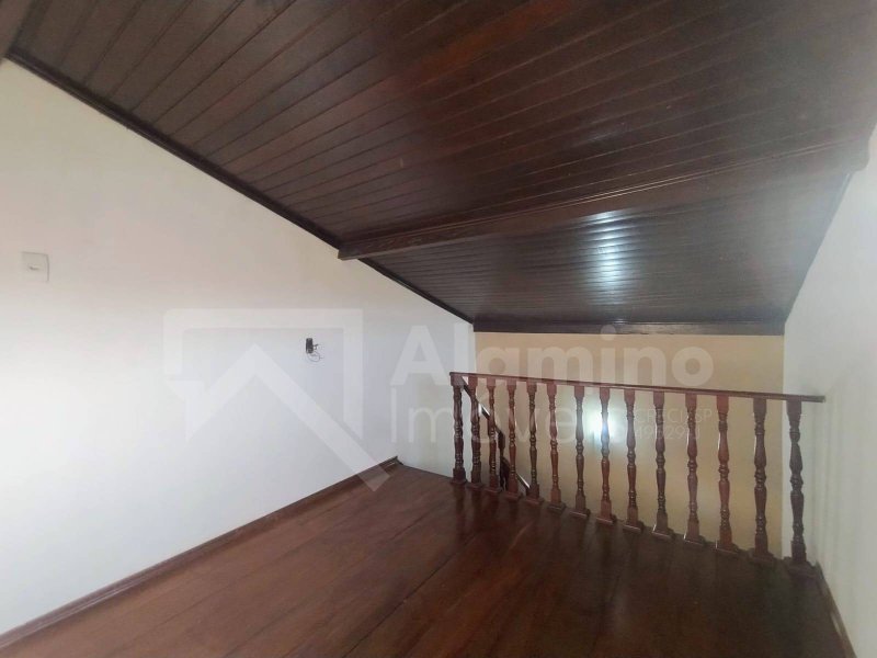 JARDIM REDENTOR - RESIDÊNCIA 03 DORM. SENDO 01 SUÍTE - PLANTA DIFERENCIADA - Bauru - 
