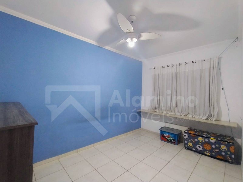 JARDIM REDENTOR - RESIDÊNCIA 03 DORM. SENDO 01 SUÍTE - PLANTA DIFERENCIADA - Bauru - 