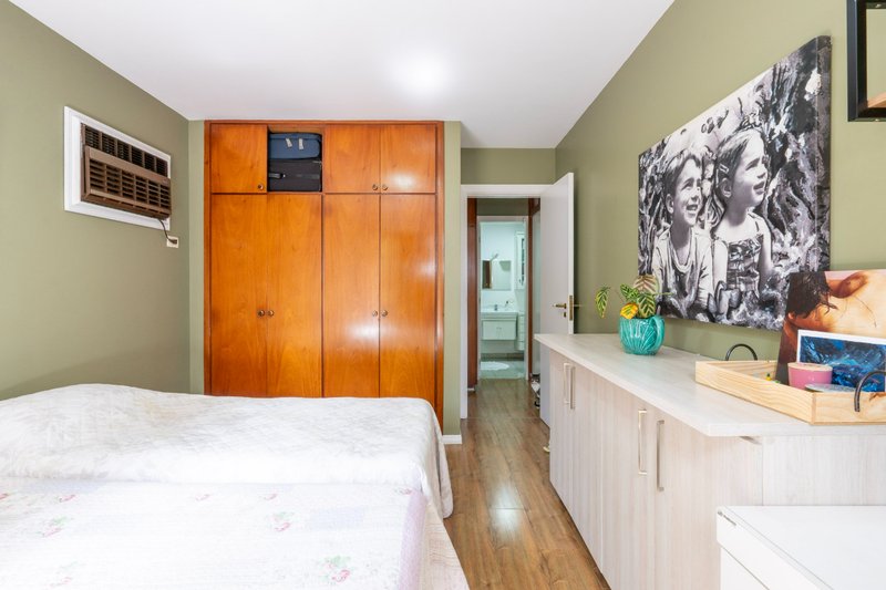 Apartamento 180m² na Vila Andrade 4 dorm 2 suítes 3 vagas Rua Charles Spencer Chaplin São Paulo - 