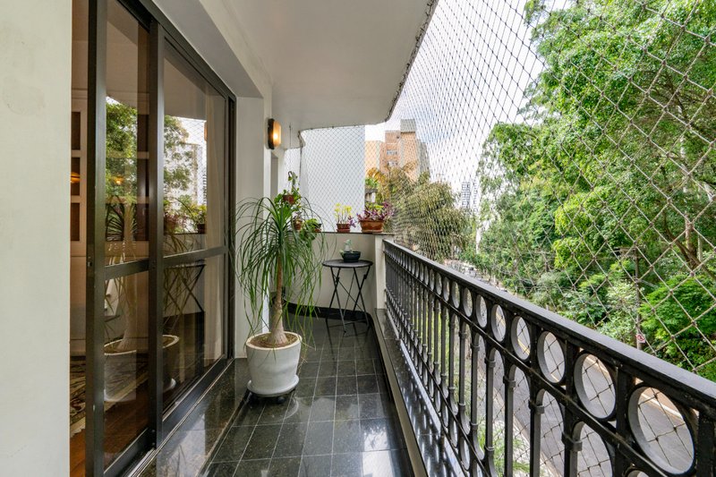 Apartamento 180m² na Vila Andrade 4 dorm 2 suítes 3 vagas Rua Charles Spencer Chaplin São Paulo - 