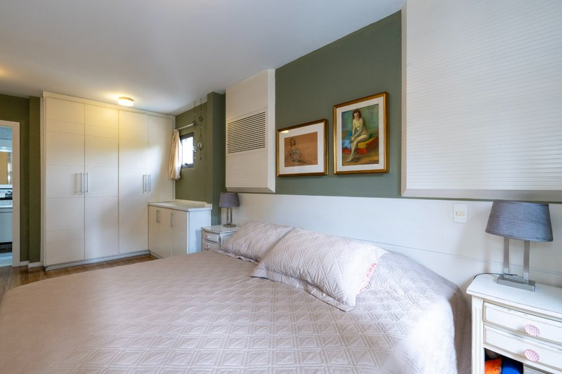 Apartamento 180m² na Vila Andrade 4 dorm 2 suítes 3 vagas Rua Charles Spencer Chaplin São Paulo - 