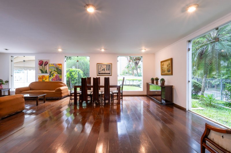 Apartamento 180m² na Vila Andrade 4 dorm 2 suítes 3 vagas Rua Charles Spencer Chaplin São Paulo - 