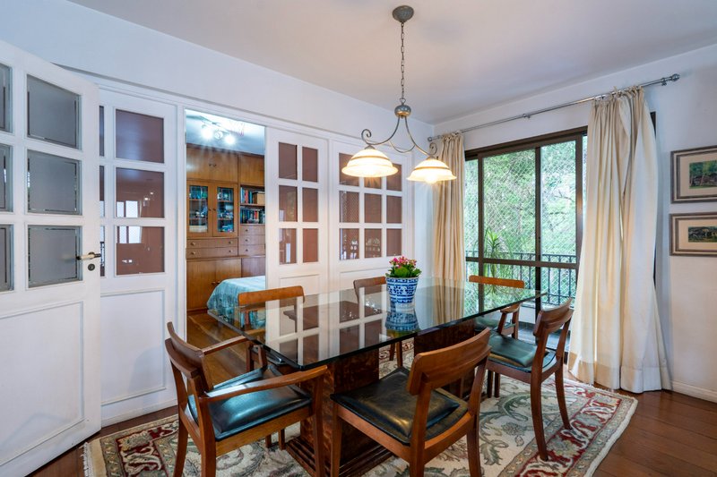 Apartamento 180m² na Vila Andrade 4 dorm 2 suítes 3 vagas Rua Charles Spencer Chaplin São Paulo - 
