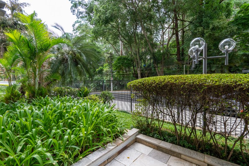 Apartamento 180m² na Vila Andrade 4 dorm 2 suítes 3 vagas Rua Charles Spencer Chaplin São Paulo - 