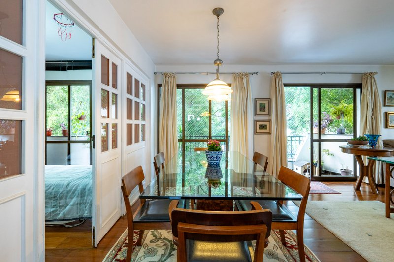 Apartamento 180m² na Vila Andrade 4 dorm 2 suítes 3 vagas Rua Charles Spencer Chaplin São Paulo - 
