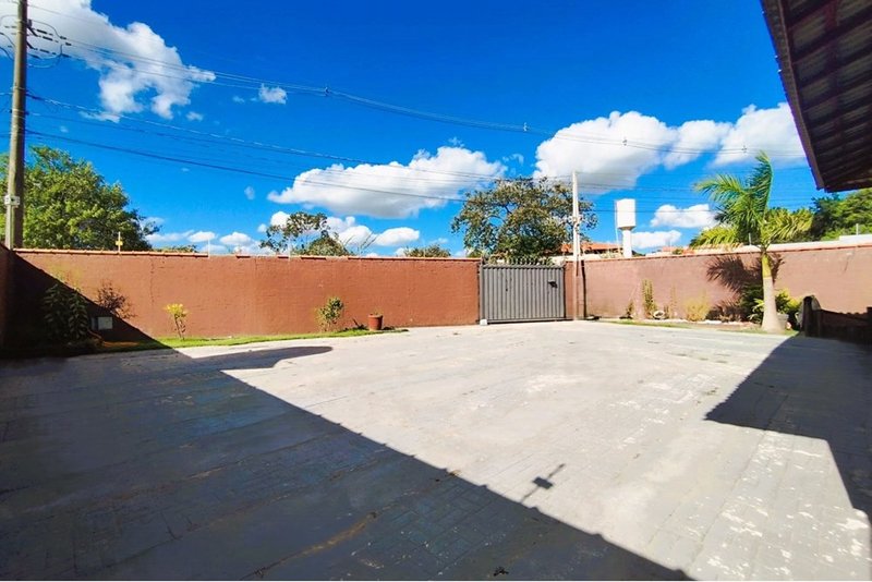 Casa Á venda, 3 Dorm. 2 suítes, 280m - R$ 796.900 - Bairro do Cercado - Araçoiaba da Serra Arquilau Machado de Moraes Araçoiaba da Serra - 