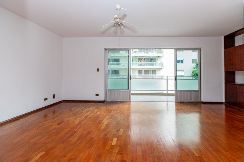 Apartamento 128m² em Moema 3 dorm 1 vaga Alameda dos Arapanés São Paulo - 