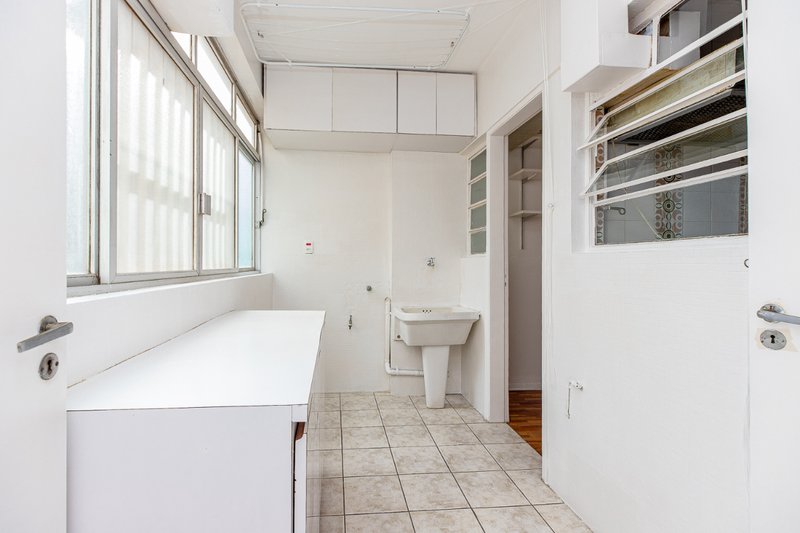 Apartamento 128m² em Moema 3 dorm 1 vaga Alameda dos Arapanés São Paulo - 