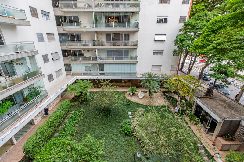 Apartamento 128m² em Moema 3 dorm 1 vaga Alameda dos Arapanés São Paulo - 