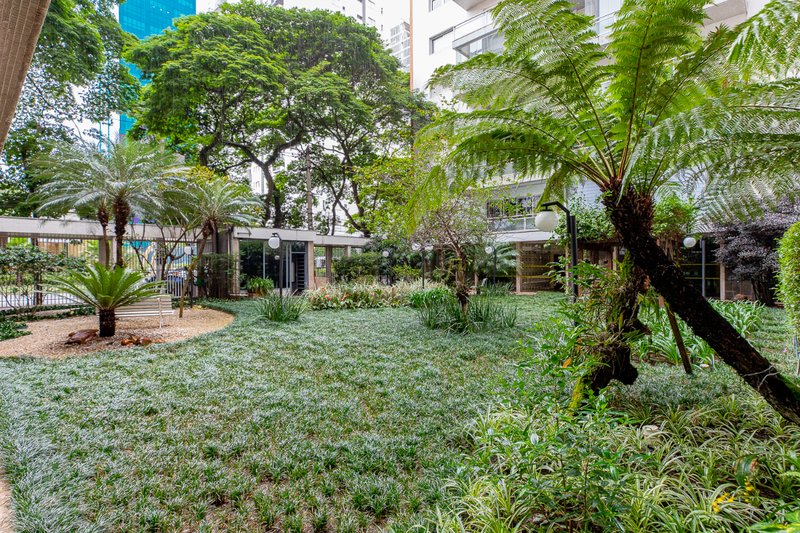 Apartamento 128m² em Moema 3 dorm 1 vaga Alameda dos Arapanés São Paulo - 
