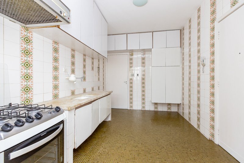 Apartamento 128m² em Moema 3 dorm 1 vaga Alameda dos Arapanés São Paulo - 